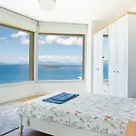 Azure Heaven Vila *
